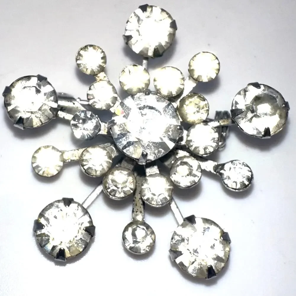 Vintage 1950s silver tone clear glass rhinestones starburst Sputnik brooch